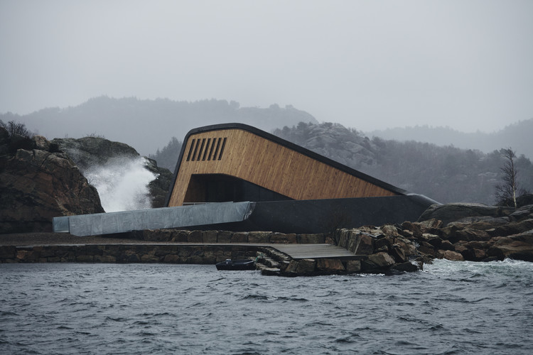 Snøhetta Completes Europe's First Underwater Restaurant | ArchDaily